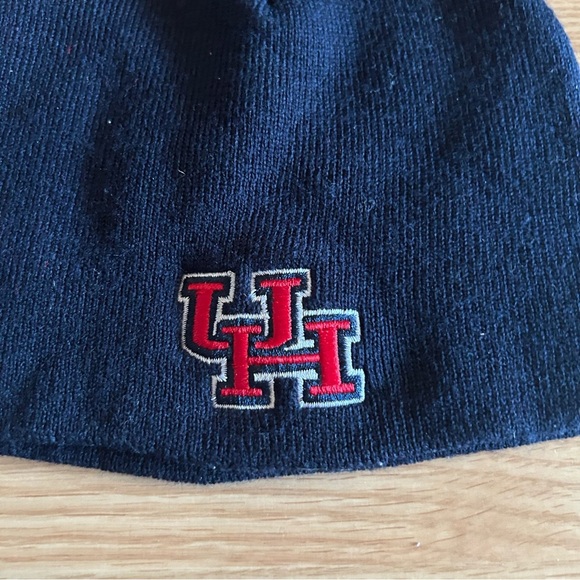 Captivating Headgear University of Houston 100% Acrylic Beanie - Picture 3 of 4